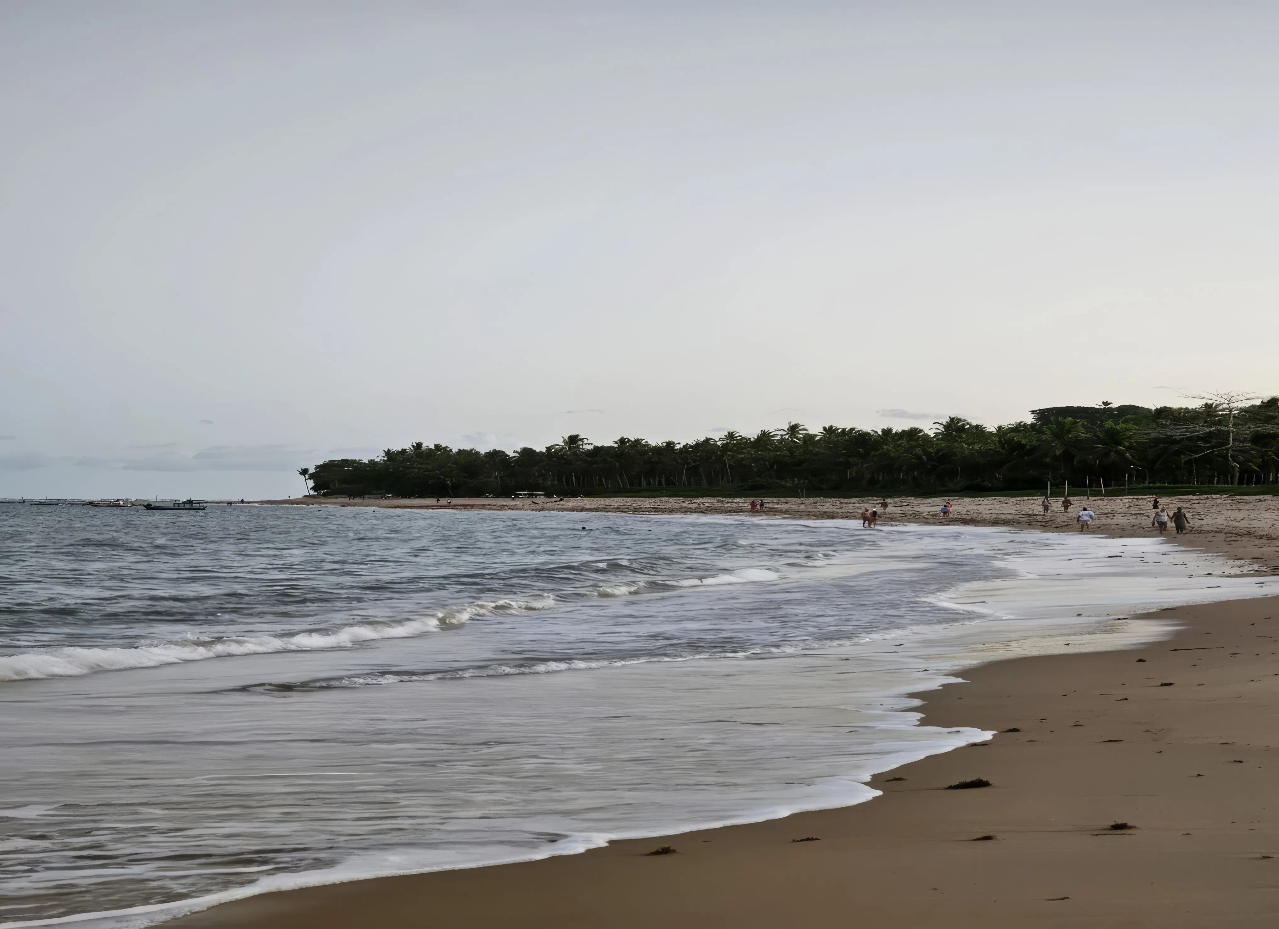 Mesas e cadeiras do restaurante Canto d'Alvorada, um dos clubes de praia na vizinhança.